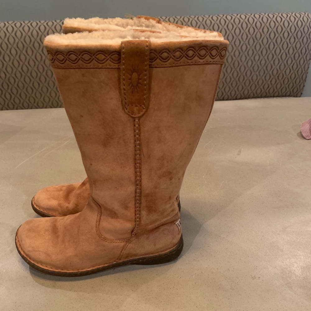 Uggs great in new condition the rubber tread is perfect all leather/sheepskin